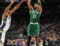 LDSPORTS-齐鲁雄鹿队险胜胶东雄鹿队，橄榄球巡回赛上演关键失误成转折！传控打穿防线(威尔逊加盟广东男篮)