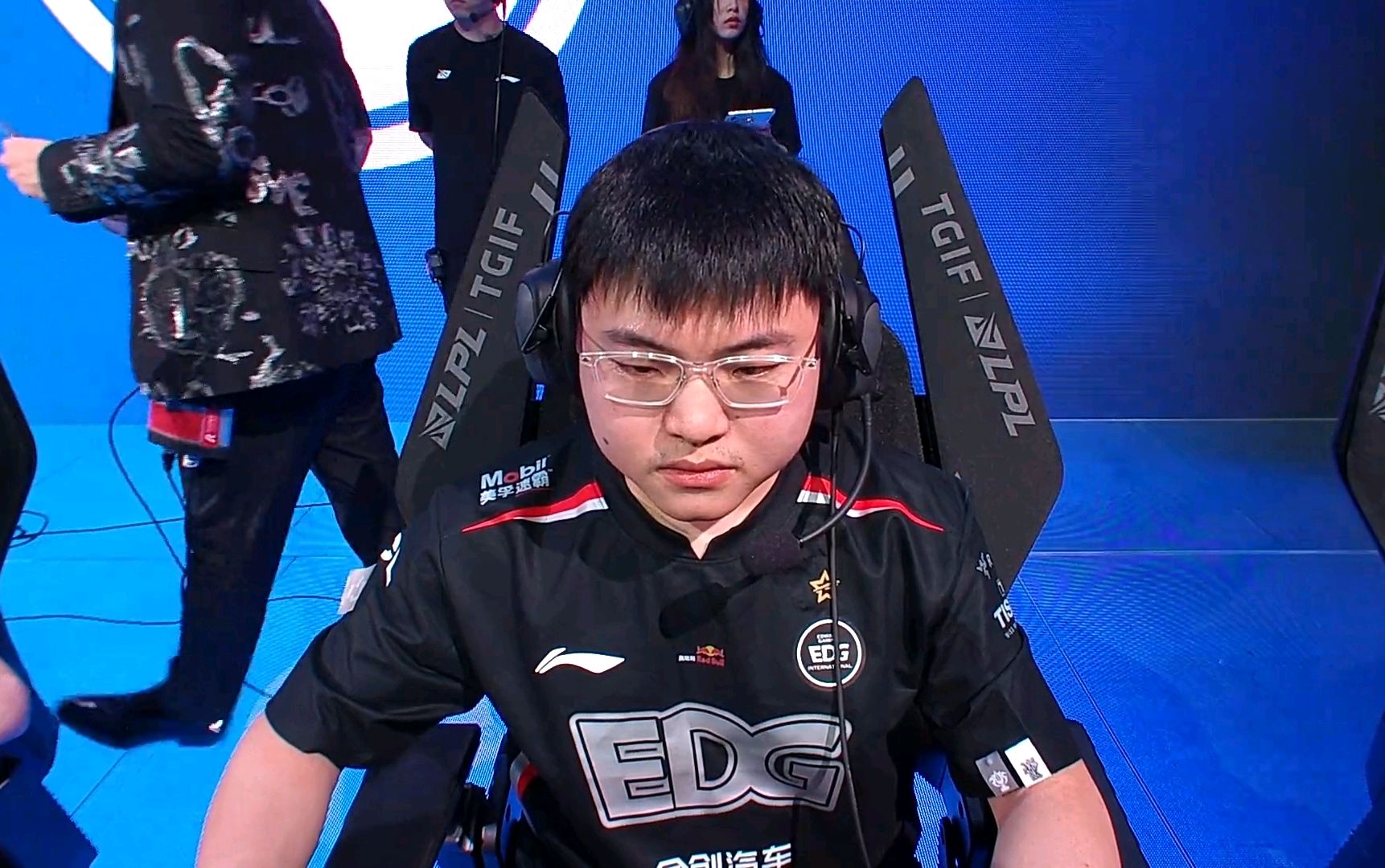 乐动体育- uzi复出后首秀失利 