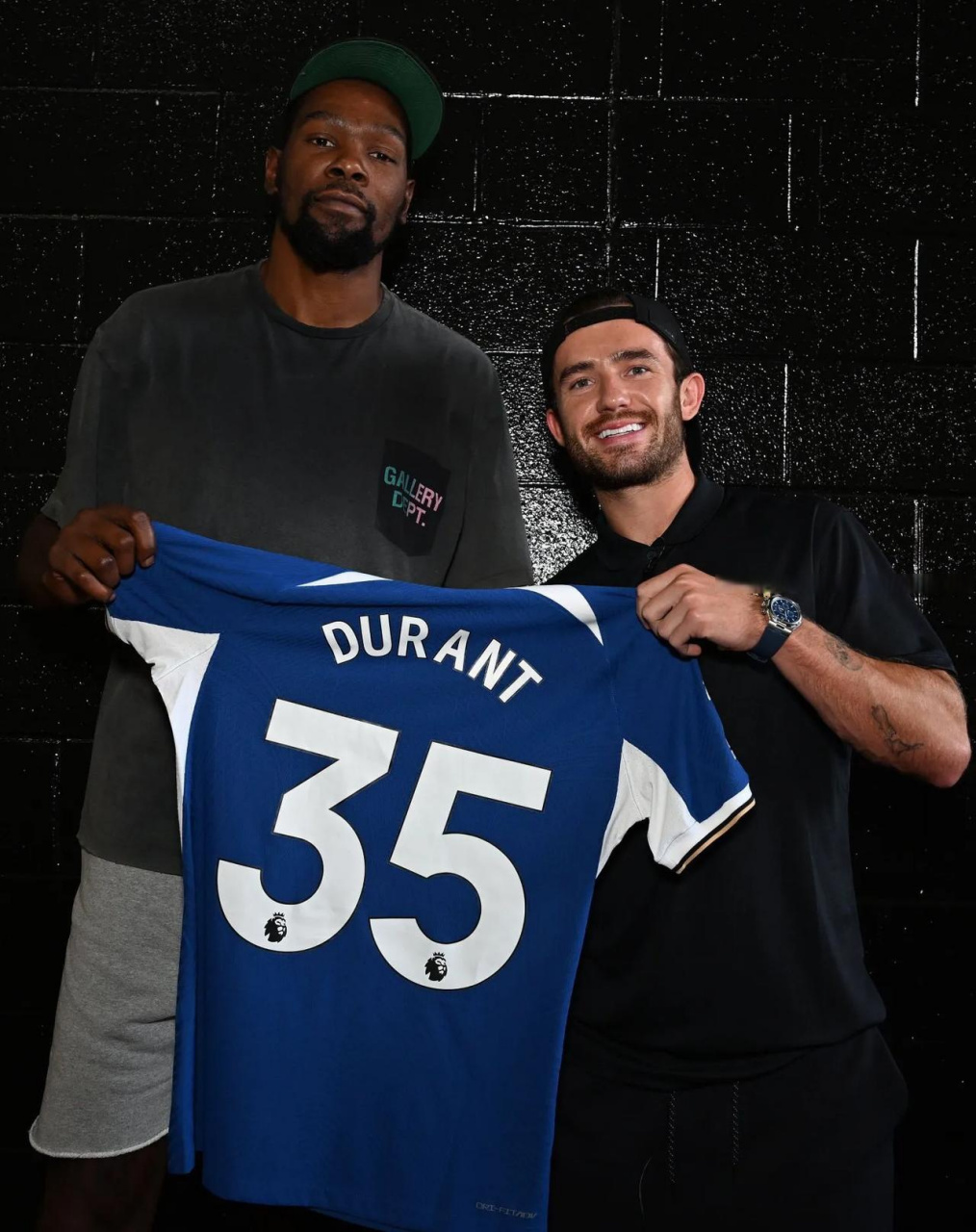 乐动体育-杜兰特连续五场比赛得分超过惊险取胜，切尔西挑战极限！的简单介绍