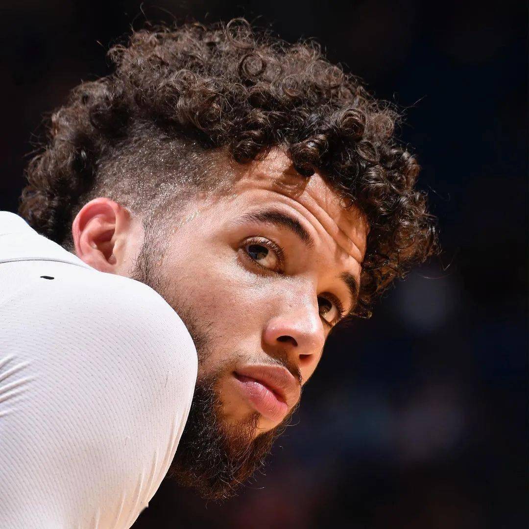 LDSPORTS-包含德罗巴迎来三赛季高光表现，勇士球迷沸腾！的词条